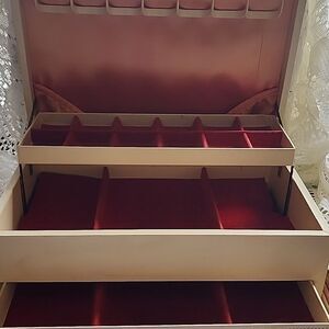 Vintage 1950's 60's Mele 3 Tier Jewelry Box Storage Case Cream